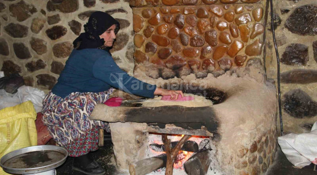 155 yıllık değirmende geleneksel yöntemle tahin yapılıyor