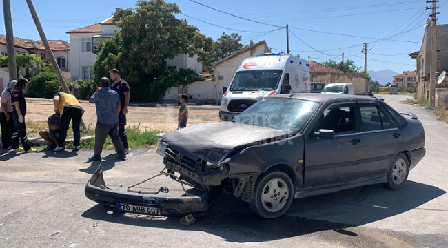 Hafif ticari araç ile otomobil kavşakta çarpıştı: 1 yaralı