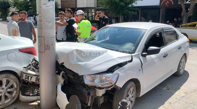 Karaman'da otomobiller çarpıştı: 3 yaralı