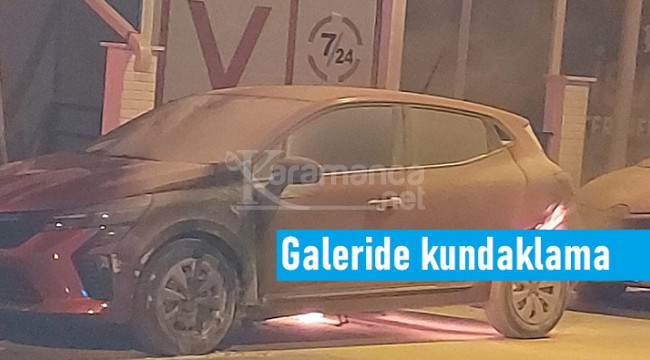 Galerideki aracı kundakladılar