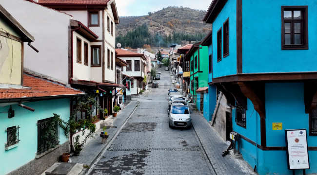 Evler 1902'deki haline gelince mahalle renklendi