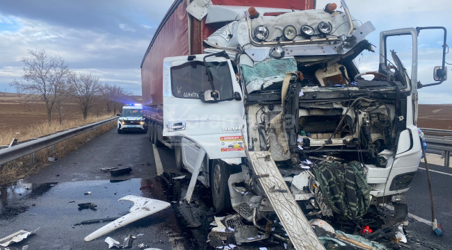 Kulu'da 2 iki TIR çarpıştı: 1 kişi yaralandı